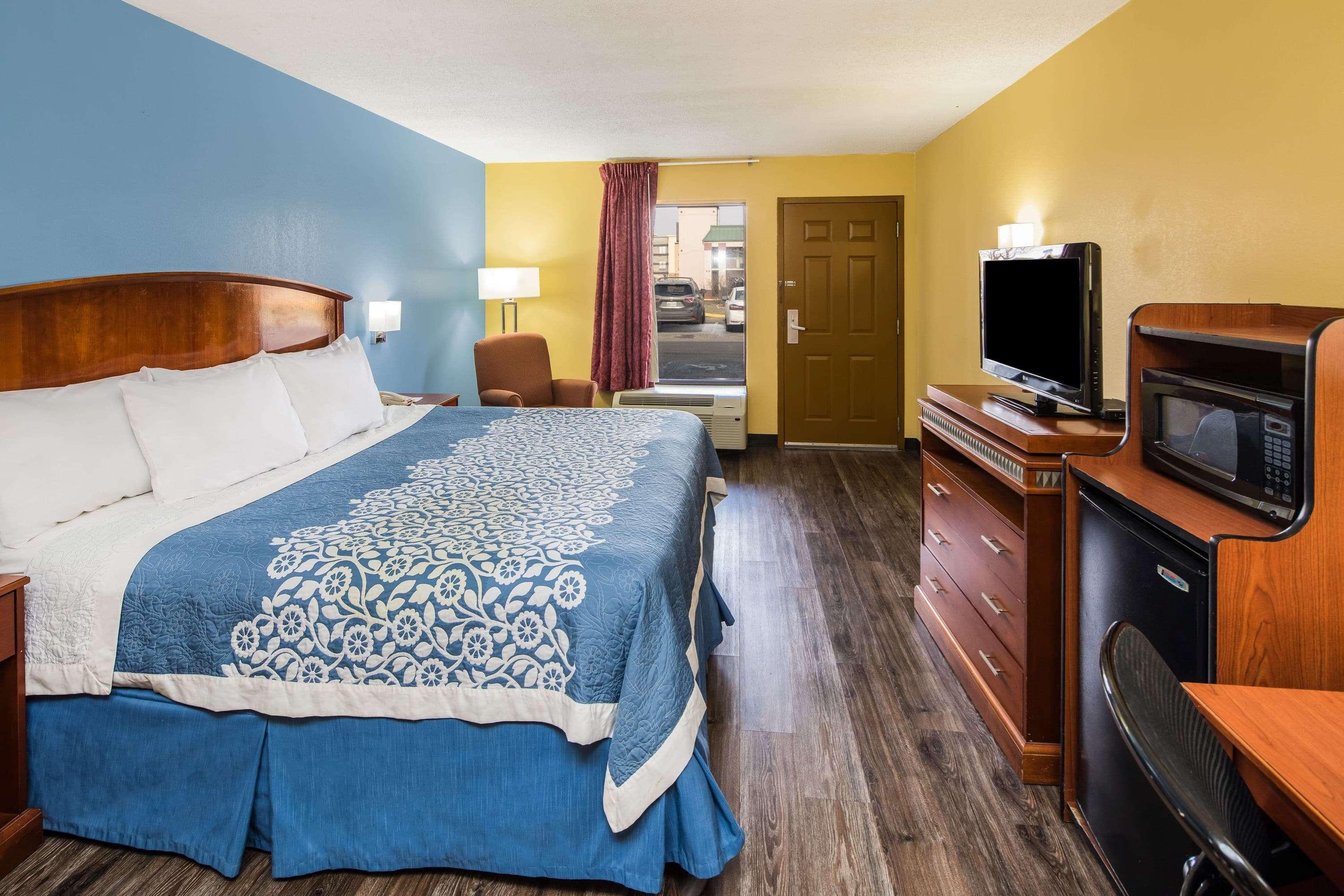Days Inn By Wyndham Oak Grove/Ft. Campbell Exterior foto
