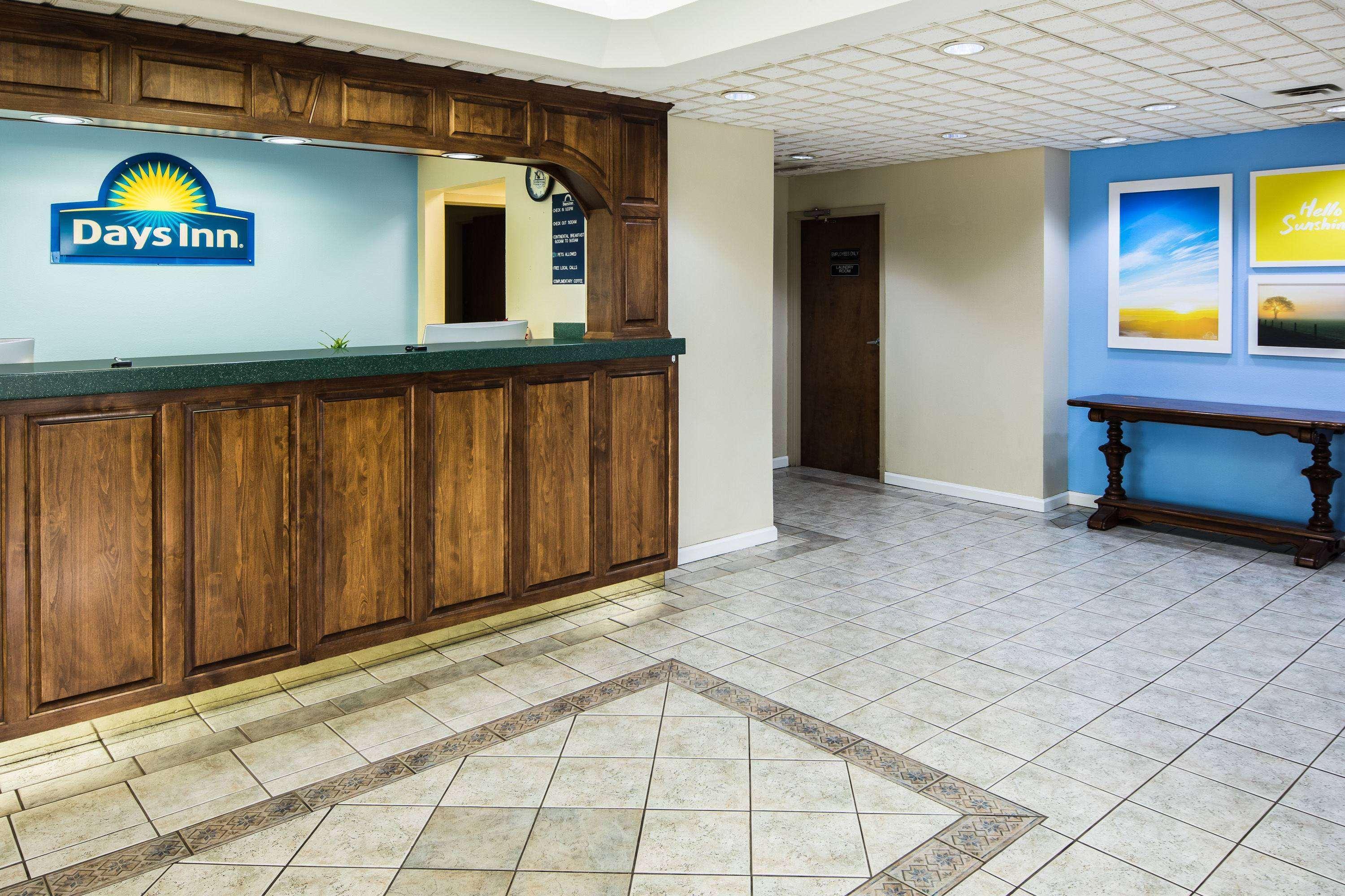 Days Inn By Wyndham Oak Grove/Ft. Campbell Exterior foto