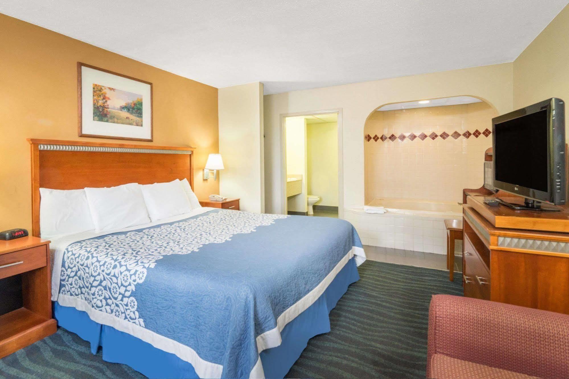 Days Inn By Wyndham Oak Grove/Ft. Campbell Exterior foto