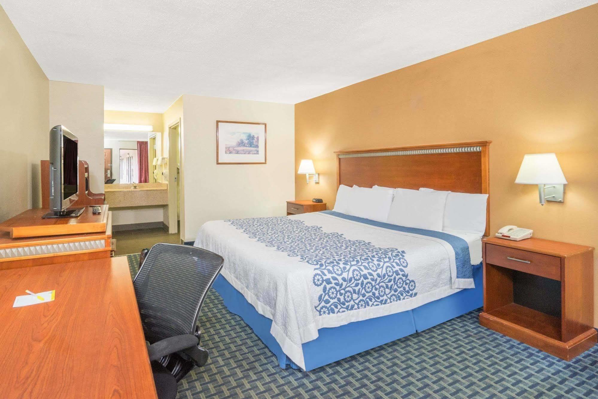 Days Inn By Wyndham Oak Grove/Ft. Campbell Exterior foto