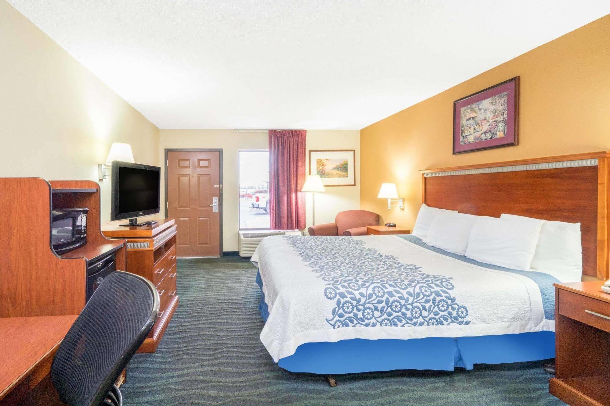 Days Inn By Wyndham Oak Grove/Ft. Campbell Exterior foto