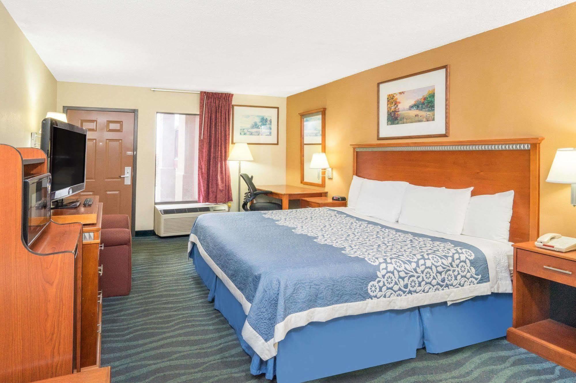 Days Inn By Wyndham Oak Grove/Ft. Campbell Exterior foto