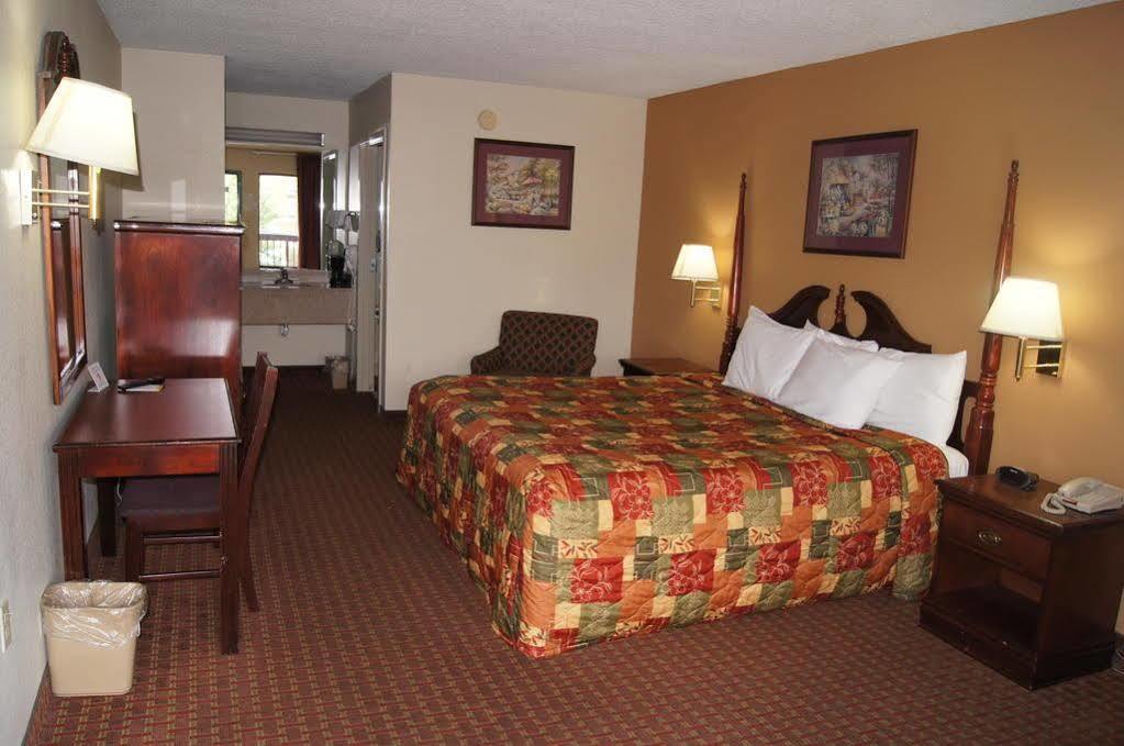 Days Inn By Wyndham Oak Grove/Ft. Campbell Exterior foto