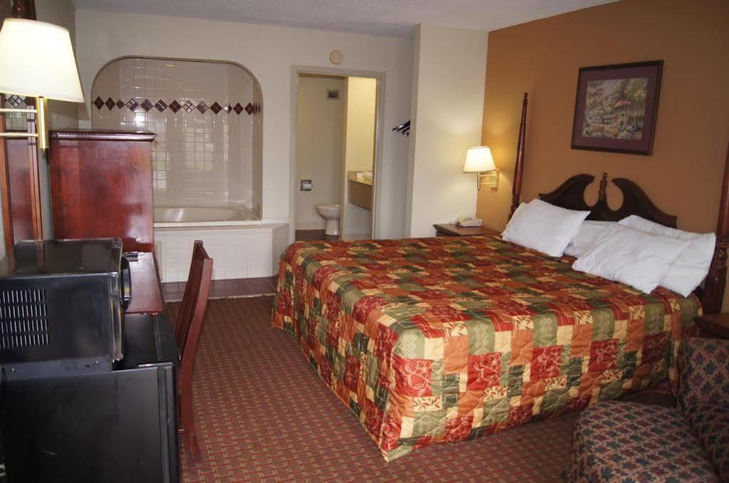 Days Inn By Wyndham Oak Grove/Ft. Campbell Exterior foto