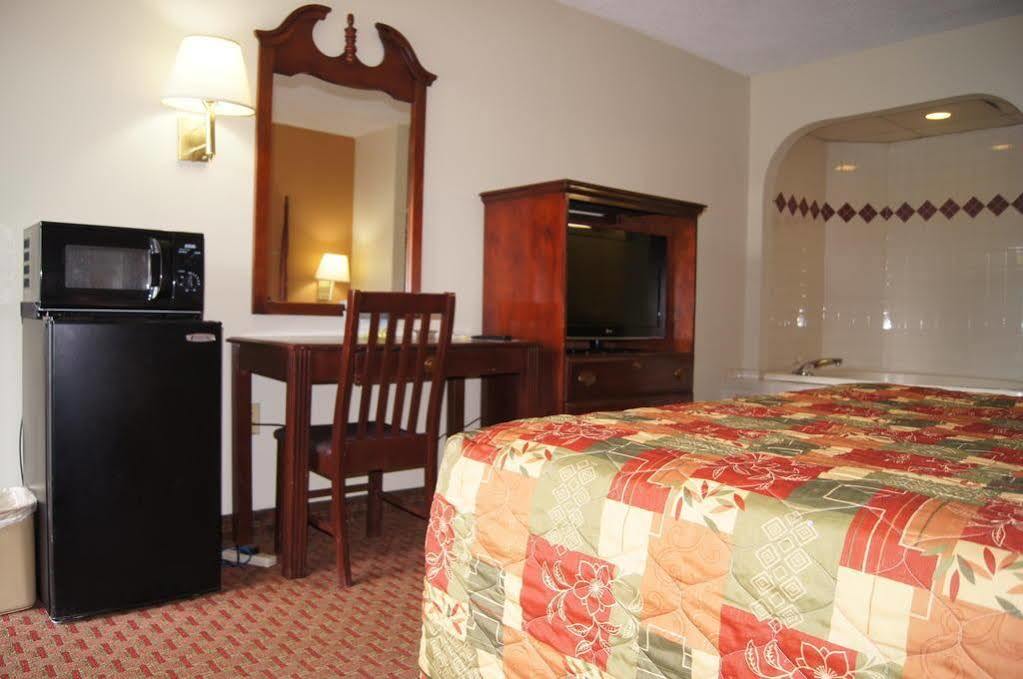 Days Inn By Wyndham Oak Grove/Ft. Campbell Exterior foto